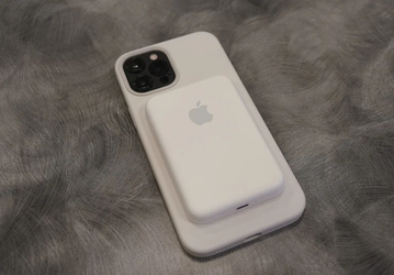 Вот это кирпич: насколько толстым оказался аккумулятор-магнит Apple для iPhone 12