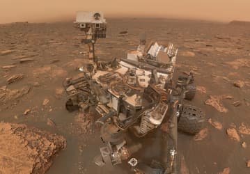 Оказалось, что марсоход Curiosity находится очень близко к месту, где может быть внеземная жизнь. На это указывает метан