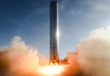 Илон Маск показал огромную ракету Super Heavy с работающими двигателями