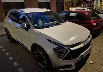 Совершенно новый Kia Sportage 2022 уже появился в Европе. Первые живые фото белого кроссовера