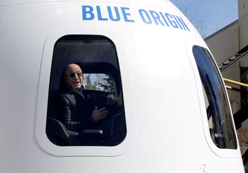 За 10 дней до первого пилотируемого запуска Blue Origin и Джефф Безос получили лицензию на космические путешествия людей