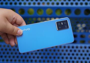 Видео дня: фотохромная крышка Vivo S10 меняет рисунок под солнечными лучами