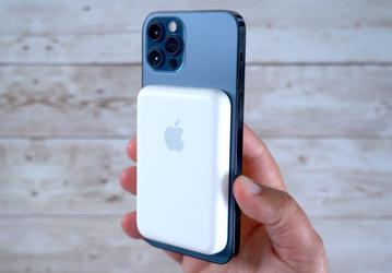 Apple выпустила в России аккумулятор-магнит для iPhone 12