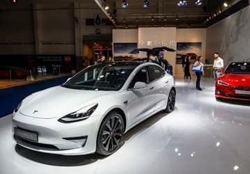 Tesla предлагает подписку на «полный автопилот» за 199 долларов в месяц