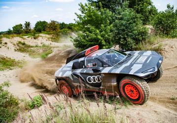 Гибридный Audi RS Q e-tron начал испытания для ралли «Дакар» 2022 года
