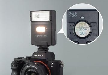 Вспышка LightPix Labs FlashQ x20 для камер Sony укомплектована передатчиком