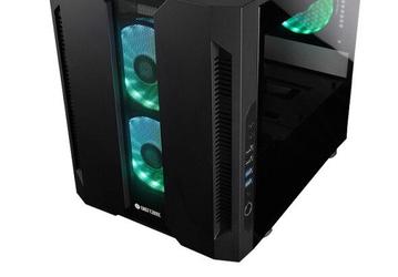 Боковые панели корпуса Chieftronic M2 Gaming Cube изготовлены из стекла