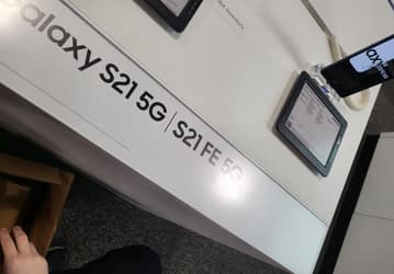 Samsung Galaxy S21 FE вот-вот поступит в продажу: это доказывает фотография из розничного магазина