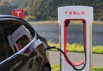 Продажи Tesla в Китае рухнули на 70% на фоне дефицита компонентов