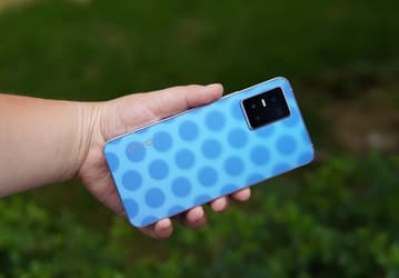 Xiaomi готовит смартфон, каких ещё не делала. Компания тестирует аппарат с фотохромной задней крышкой