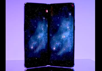 OnePlus показала свой первый смартфон с двумя экранами