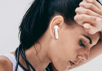 На Apple Airpods пришлось 40% продаж беспроводных наушников в России