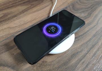 По стопам Apple и даже дальше: Xiaomi замедлит зарядку смартфонов при установке «чужих» батарей