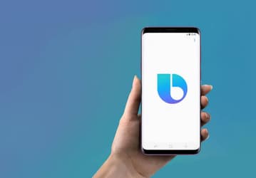 Samsung не забыла о своём голосовом помощнике Bixby. В новых гибких смартфонах он стал намного быстрее