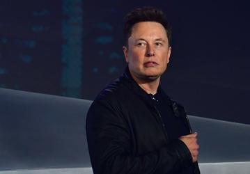 «Это было бы круто», — Илон Маск предлагает автопилот Tesla другим производителям