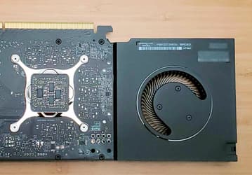 Редкий случай в мире видеокарт. Профессиональный адаптер Nvidia RTX A4000 разобрали и запечатлели процесс на фото