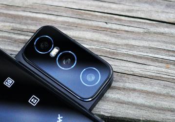 Экран без вырезов и спрятанных камер. Asus Zenfone 8 Flip уступил iPhone 11 по качеству камеры