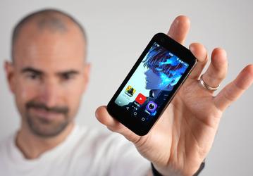 Представлен самый маленький современный смартфон за 100 долларов