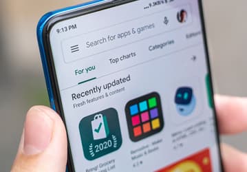 Google платит производителям смартфонов, чтобы они не использовали сторонние магазины приложений