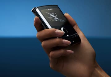 Единственная альтернатива Samsung Galaxy Z Flip. Motorola Razr обновили до Android 11