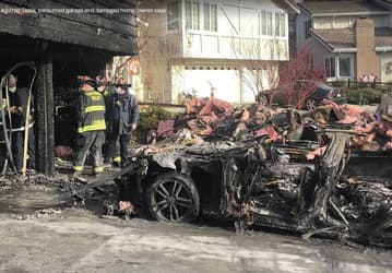 «Машины на бензине не загораются в гараже, когда они там просто стоят». Tesla Model S воспламенилась в гараже, будучи подключённой к зарядке    