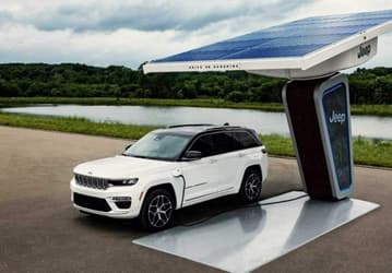 Новейший Jeep Grand Cherokee 4xe 2022 получит гибридную силовую установку