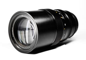 Объектив Mitakon Creator 135mm f/2.5 оценён в 299 долларов 