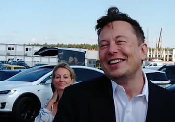 Акции Tesla подорожают вчетверо, «если компания будет работать действительно хорошо». Илон Маск согласен с прогнозом Ark Invest
