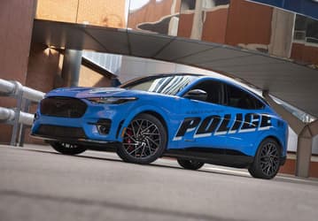 До 100 км/ч за 3,5 с: электромобили Ford Mustang Mach-E GT появились в полиции