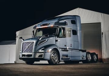 Представлен прототип беспилотного грузовика Volvo для дальних перевозок