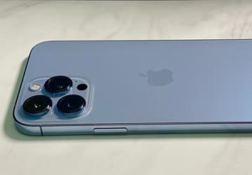 Это оригинальная упаковка iPhone 13 или подделка? Отличить фальшивые пломбы всё же можно, но это непросто