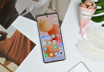 Флагманский Xiaomi 12 будет похожим на Xiaomi Civi. Он получит такой же изогнутый экран с минимальной нижней рамкой