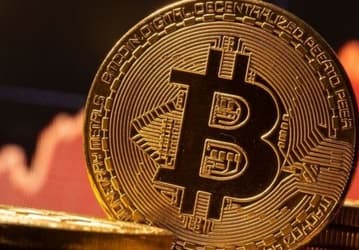 Второе серьёзное потрясение для Bitcoin за месяц. За сутки стоимость криптовалюты упала на 7000 долларов
