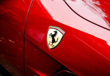 Ferrari объявляет о сотрудничестве с сэром Джони Айвом и Марком Ньюсоном