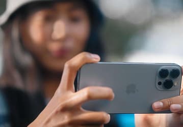 Samsung высмеивает Apple и анонс iPhone 13