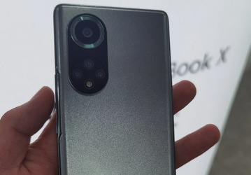 Новый смартфон Huawei впервые показали вживую в руках пользователя: опубликованы фотографии Nova 9