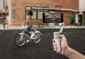 Представлен портативный стабилизатор для смартфонов DJI OM 5