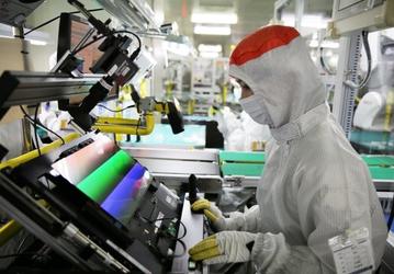 Samsung Display рассчитывает использовать для изготовления OLED-панелей на подложках Gen 8 вертикальное осаждение