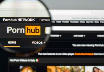 Миллионы пользователей Facebook, Instagram и WhatsApp отправились на Pornhub, ожидая возобновления работы сервисов