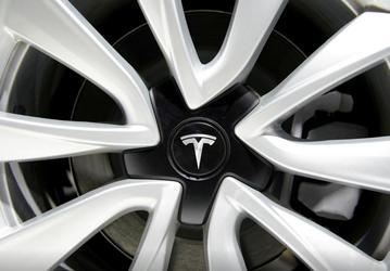Капитализация Tesla превысила 1 трлн долларов