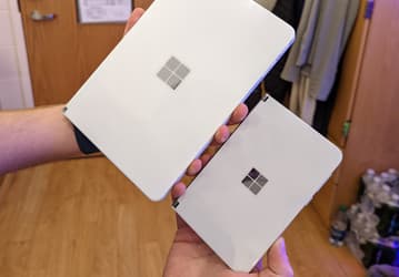 Появились первые живые фото Microsoft Surface Neo с двумя экранами
