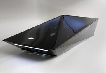 Уникальный «низкополигональный» электромобиль United Nude Lo-Res Concept EV выставлен на продажу
