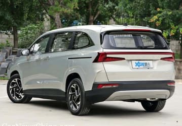 Представлен доступный семиместный Hyundai на базе Kia Carnival