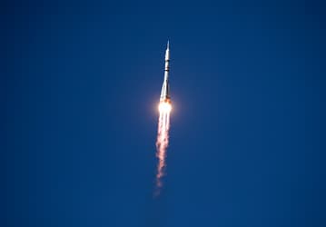 Россия стала первой. К МКС пристыковался корабль «Союз МС-19» с экипажем, который будет снимать первый в истории художественный фильм в космосе