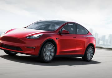 «Сбер» запустил онлайн-продажу электромобилей Tesla в России с доставкой в день покупки