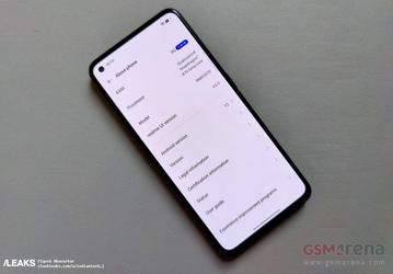 Первый смартфон с Android 12 показали на живых фото: Realme GT Neo 2 позирует с оболочкой Realme UI 3.0 