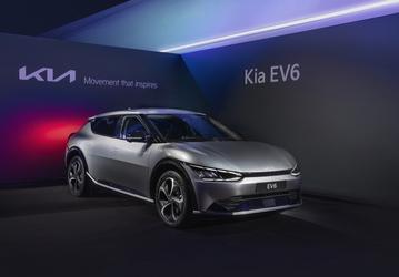 Запас хода 528 км и разгон «до сотни» за 5,2 с. Электрический кроссовер Kia EV6 скоро появится в России официально