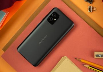 Таких компактных флагманов на рынке почти нет. Asus Zenfone 8 оценили с точки зрения качества звука