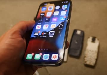 iPhone 13 Pro сравнили с Nokia 3310 на прочность. Результат оказался неожиданным