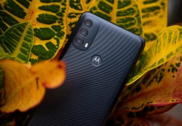 Представлена очень доступная Motorola с 90-герцевым экраном, IP52 и Android 11 Go Edition: Moto E30 предлагается в Европе за 129 евро